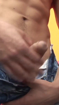Videoclip exclusiv Fără prezervativ: homosexualii excitați fac sex în trei și spermă pe cur și pe față