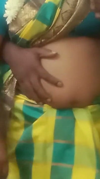 Tante semok tamil dengan kain sosis lagi asik ngentot di rumah