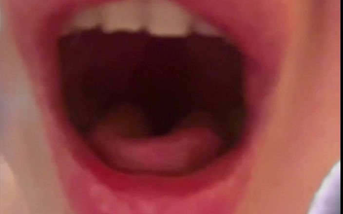 FinDom Goaldigger: Девушка с большими губами очень глубоко зевает