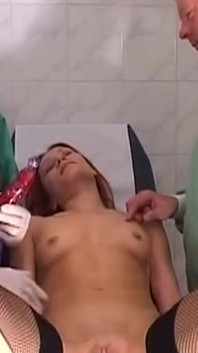 Fantasi medis tante seksi rambut merah dientot habis-habisan pakai mainan seks