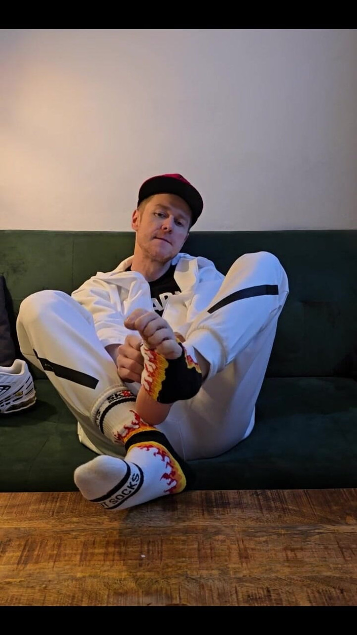 Roman Heart: Plezier in wit adidas-trackpak