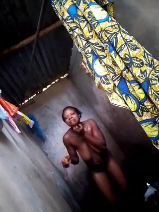 Pornsexlive: Moje nevlastní sestra ve sprše 1