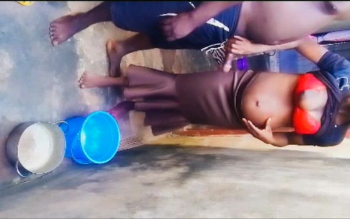 Pornsexlive: Menina do bairro é fodida em um canto de uma casa...