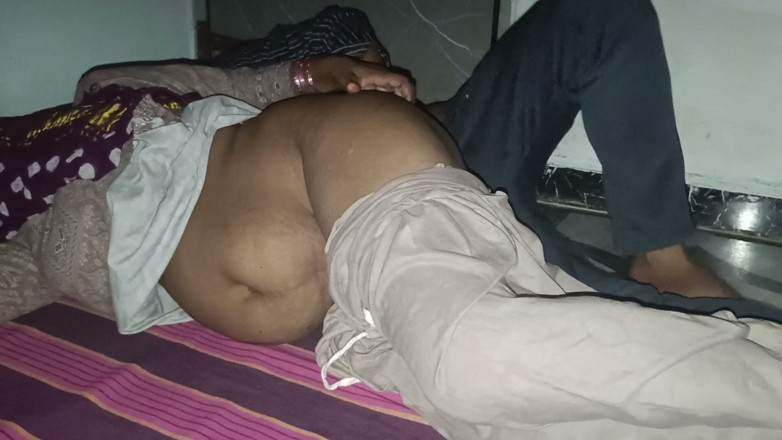 Bhabhi UP: كان الاتصال بزوجة أبي كثيرا