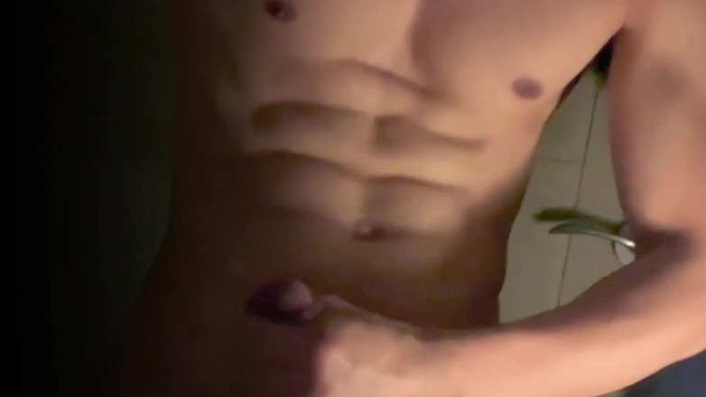 Louswee: Solo em um Banheiro Silencioso - Porta Trancada