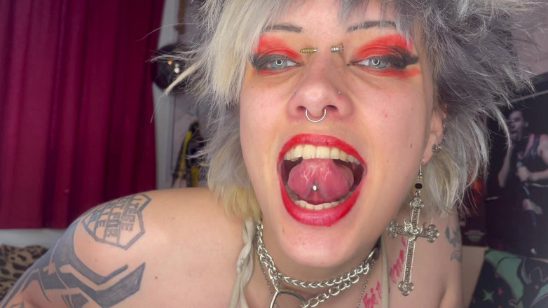 Glitterqueen1999: Turneu de gură fată gotică cu ruj roșu
