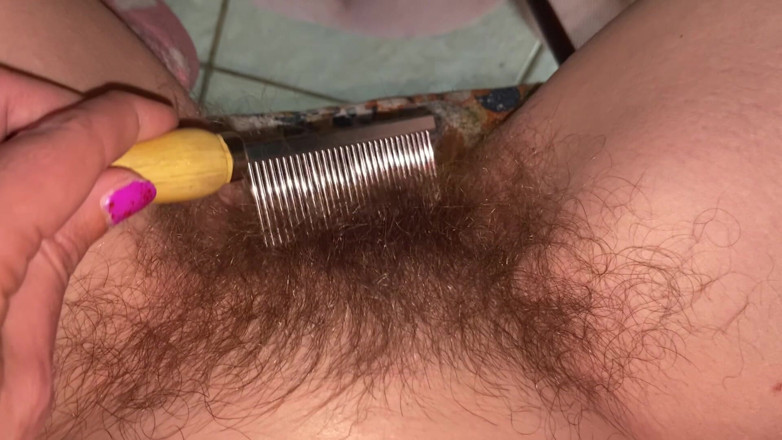 Cuteblonde666: Escovando meu arbusto
