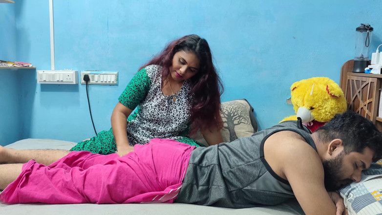 Vaishnavysharunraj: Bini Malayali mengurut pantat suami percintaan panas