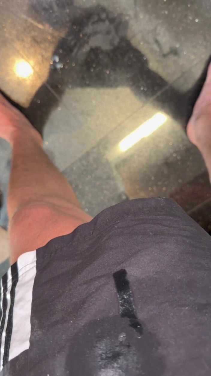 Daddys Legacy: Pulă mare și albă nu-l poate ține - îi vibrează pula până când ejaculează...