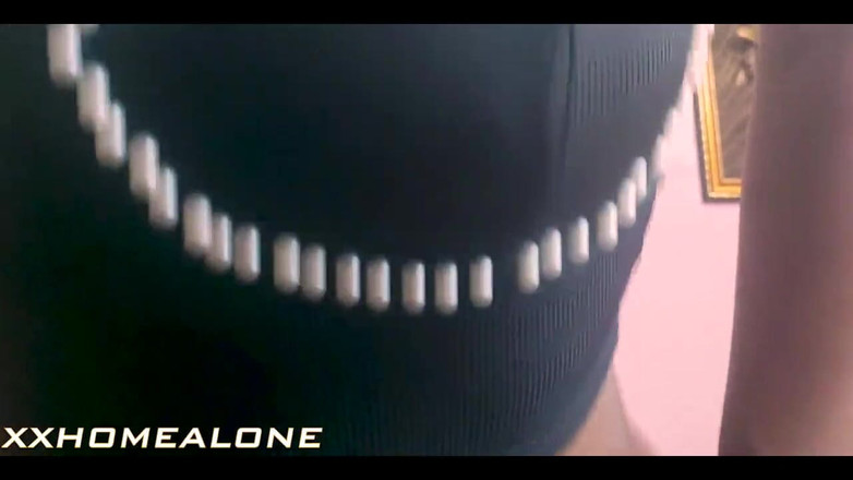 Home Alone: Большой черный член удовлетворен сочной киской мачехи