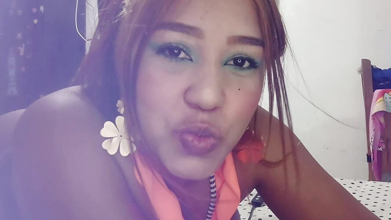 Pikaa6: Komşumun bana tüm yarağını vermesini bekliyorum ama çabucak gelmiyor