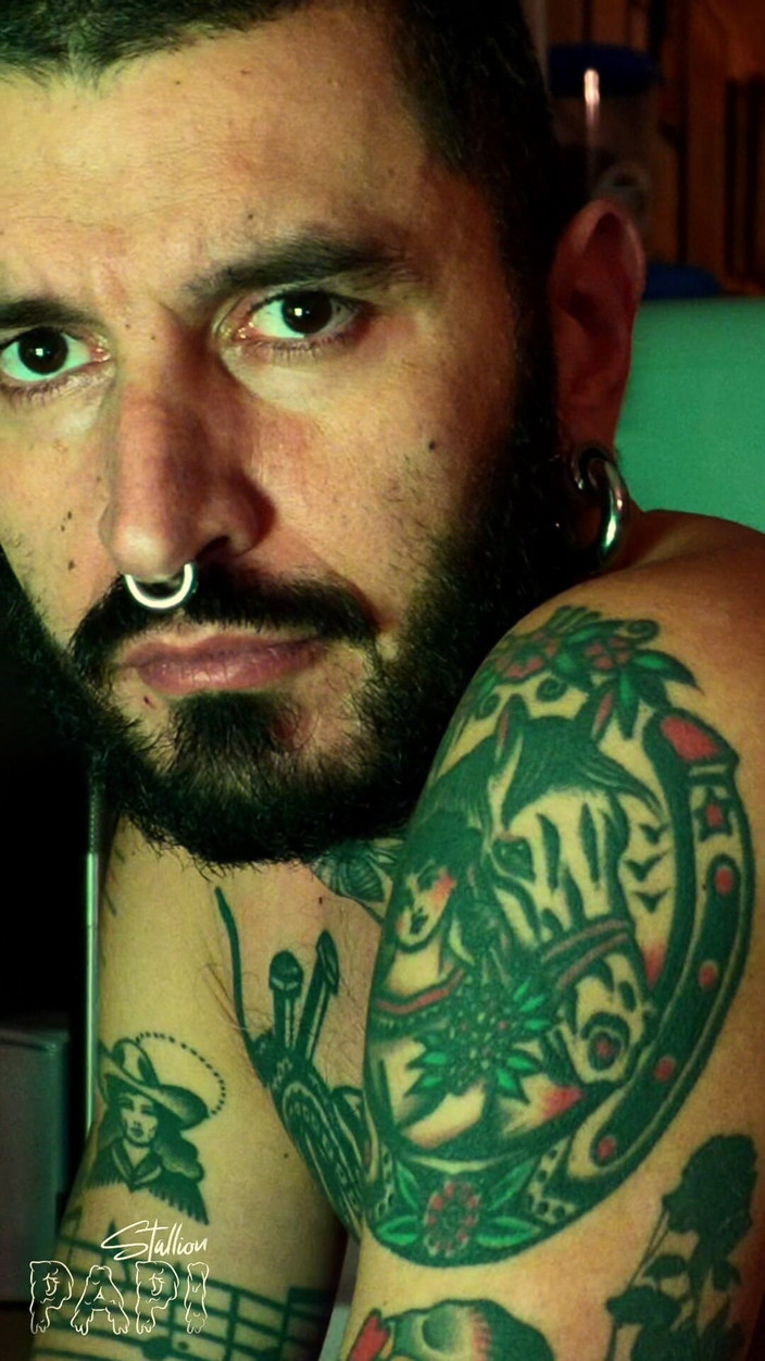 Stallion papi: Bệnh hoạn, Hình xăm, Lefa