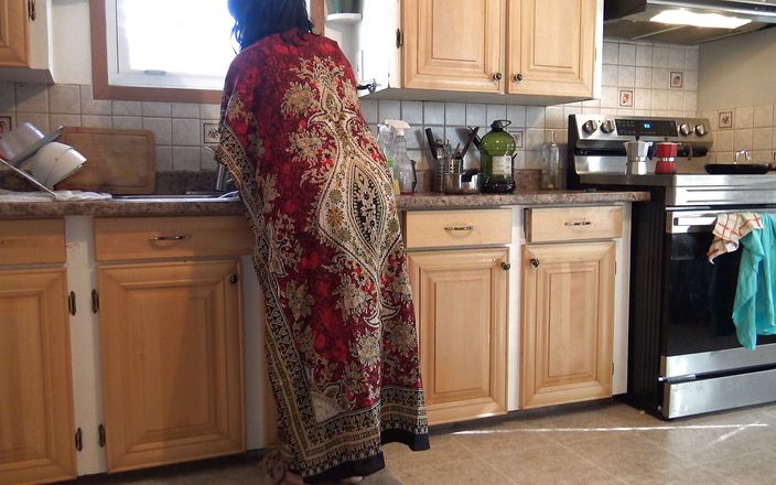 Souzan Halabi: Thổi kèn xuất tinh vào miệng punjabi bhabi