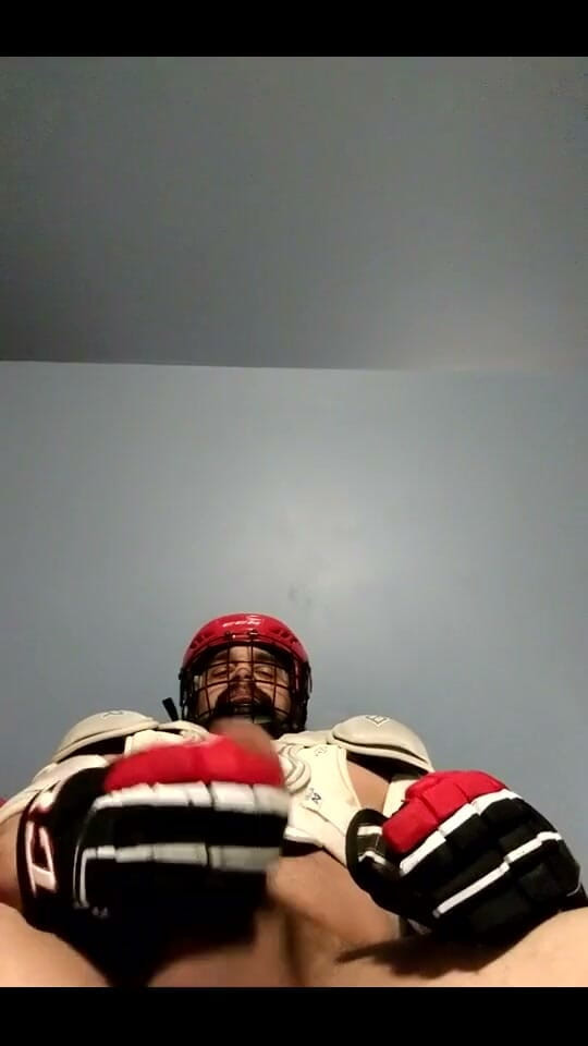 Bruiser Bearwood: Hockey-Gear
