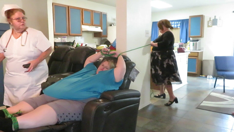 BBW nurse Vicki adventures with friends: Grandota damisela es presa de mis 2 grandotas