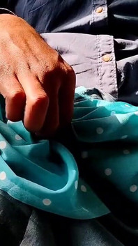 80 Satin Handjob - Dick Head gnugga och sperma på Satin Silky Sky Blue Dot Print Suit of Neighbor Anti