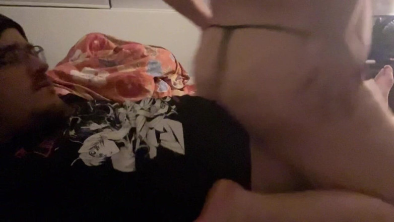 MyPrejacBoyfriend: Caseiro assjob faz ele gozar