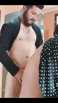 Selbstgedrehter amateur-sex in der Küche mit meiner stiefmutter.