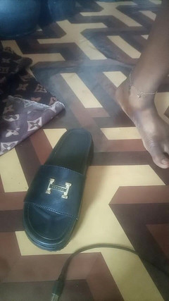 Oladi plenty tv: 선교사 스타일로 누워있는 거유 소녀