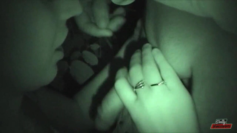 Vere Casalinghe Italia.: Chica traviesa drena la polla de su amante al aire...