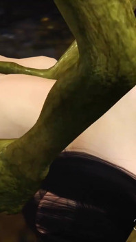 Heißer sex! Schöne junge königin wird von einem google grünen monster in der mystischen höhle hart gefickt