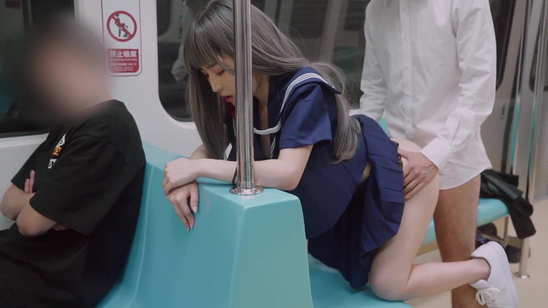 Asian Milfs n Teens: สาวมหาลัยจีนโดนเย็ดในรถไฟ - Perv Milfs n Teens
