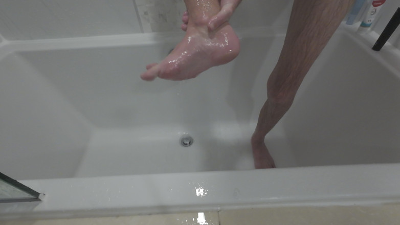 Big dick dadddy: I Need a Foot Slave to Worship My Feet in...