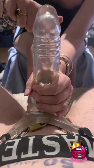 Mistress_BJQueen: Une bite en cage taquinée et refusée dans un étui