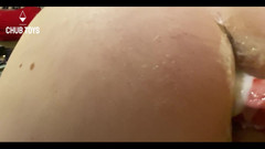 Chub toys: Wielki dildo wsuwa w górę moją grubą dupę