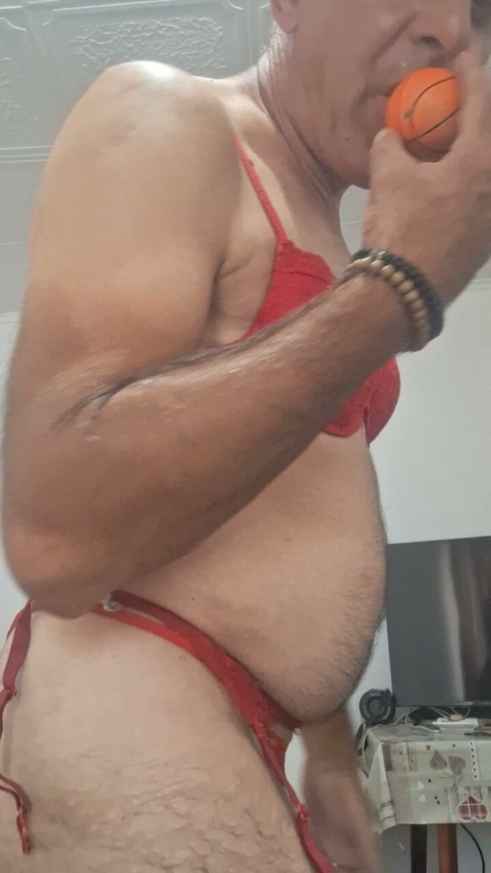 BeataBende: Extreme Gaping with a Mini Basketball and a Giant Anal...