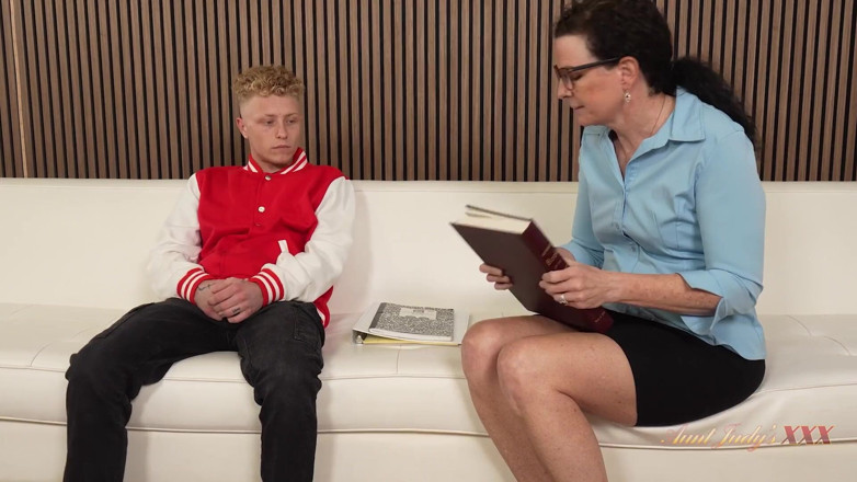 Aunt Judy's XXX: TanteJudysXXX - große reife lehrerin beth McKenna fickt ihren jock-schüler