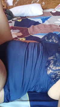 Sexy nevlastní tetička Sreejaa s velkými prsy poskakující tvrdý creampie šukání