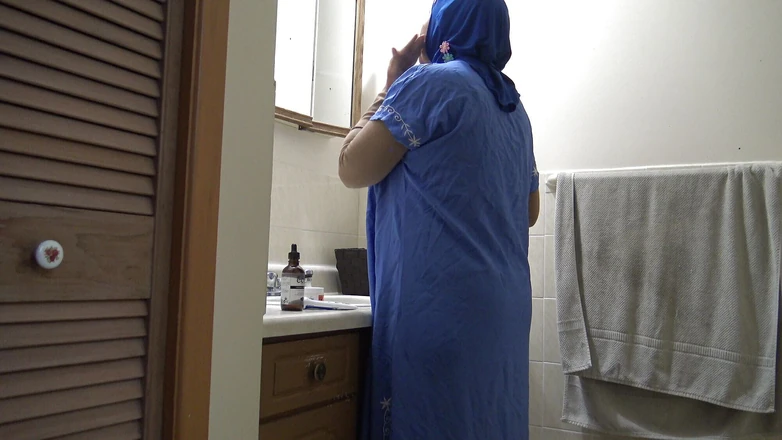 Souzan Halabi: Moroccan Arab Wife Gets Cumshot in Pussy Before Work