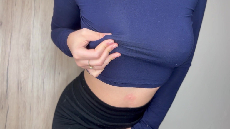 AmayaMori: लैटिना लड़की बाथरूम में अपनी बालों वाली चूत दिखाती है और वाइब्रेटर के साथ चरमसुख लेती है