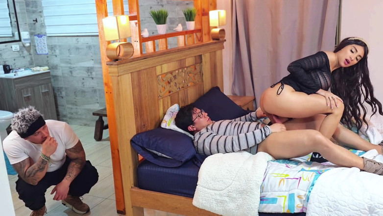 Winter_steph: 同じ日に二人のチンコだ!彼氏と配管工を同じ部屋で抱いたんだ!