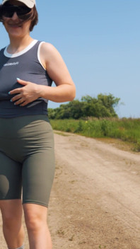 118. Jom Pergi Berjalan-jalan di Udara Segar? Ikuti saya dan melancap ke punggung saya dalam seluar pendek, kaki saya dan puting saya.