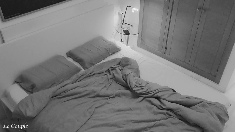 LC couple: Půlnoční zadek od sousedky MILF, která potřebovala sex po párty...