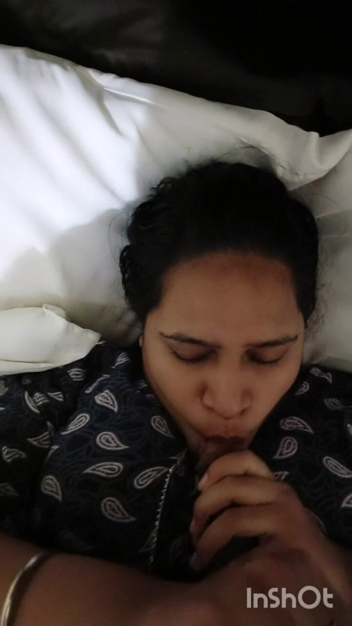 Sexgarl84: Sexig flickvän lämnade hemma