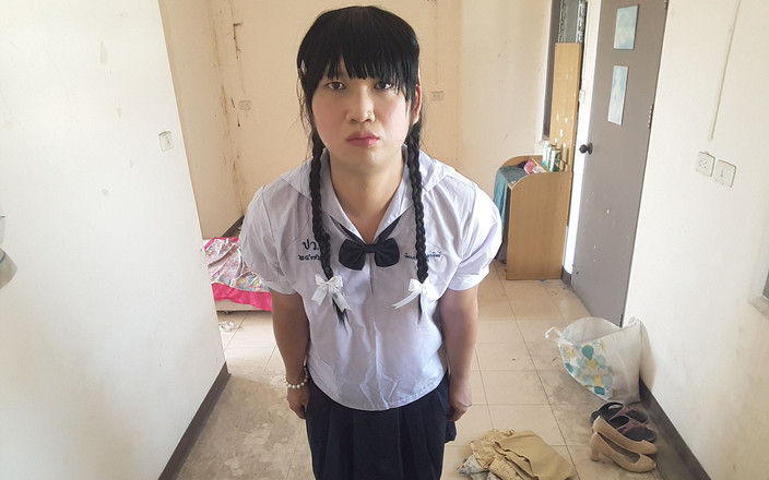 Fampfy Nana: 태국 학생 레이디보이 쇼