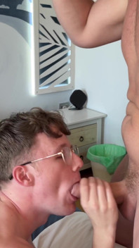 Pablo Pixx dominiert Twink Suave Benny Fox – intensives Bareback und Creampie in Barcelona