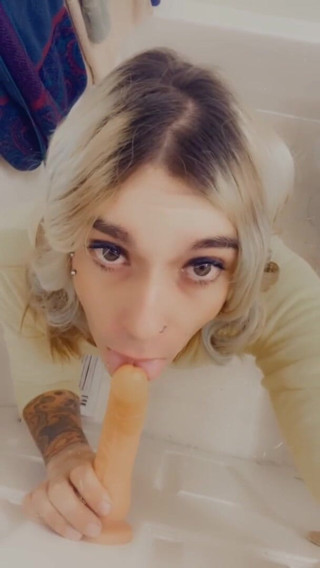 CarmenMelatonin: Czy mogę być twoją Pika Girl