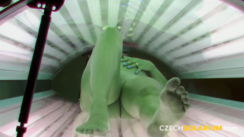 Czech Solarium: Tschechisches Solarium 325: schwangere frau genießt einen intimen moment vor der...