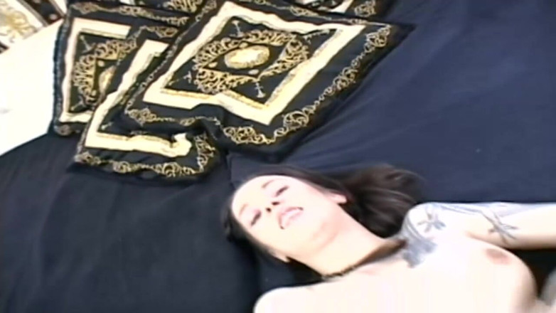 MILFFreaksX: Ayah tiri menempatkan dildo putri di vagina ketat