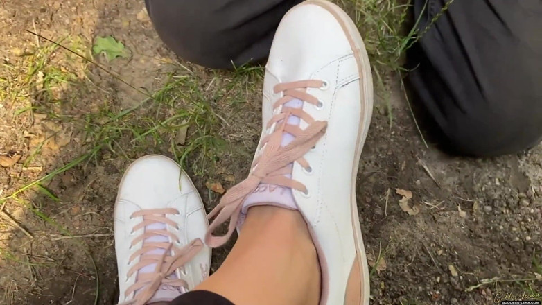 Goddess Lena: Lick my feet loser