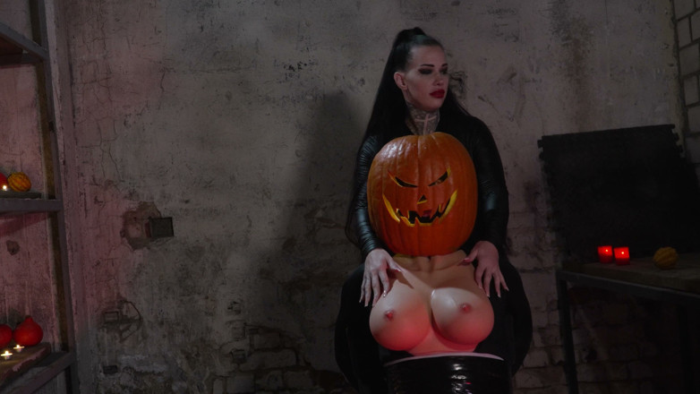 MissAlessaMilano: Halloween Nipple and Smoking Fetish