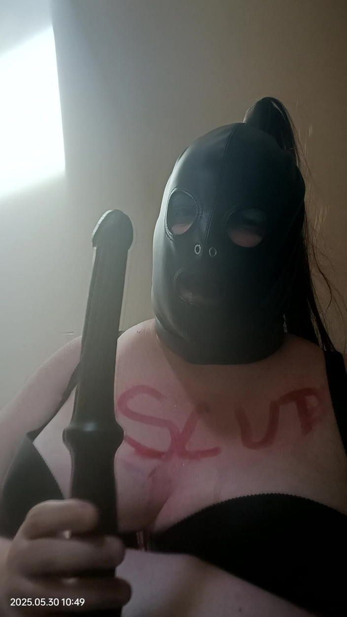 Stephanie-Nicole-TV: Bbw-tv neukt zichzelf met een dildo