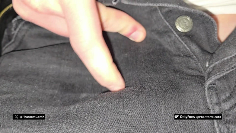 PhantomGentX: Geiler Junge in Lederjacke wichst im Auto seines Kumpels - PhantomGentX