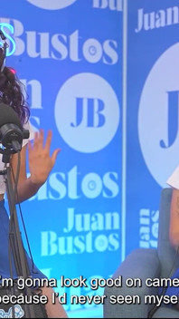 Lesbico Duo v akci Jízda na fuckmachine k orgasmu na podcastu Juan Bustos