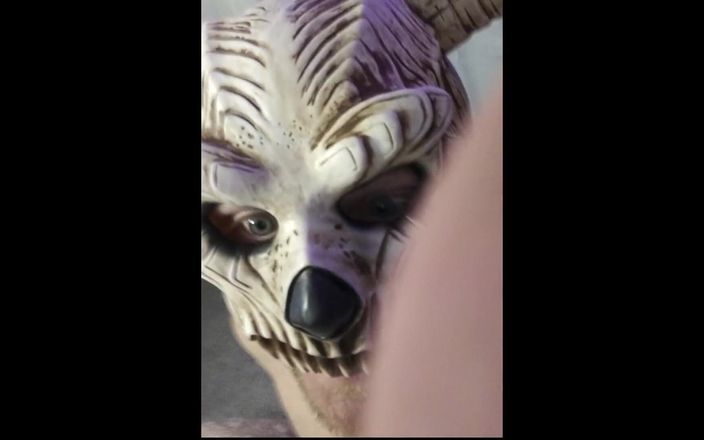 Bald Daddy: L'uomo sexy del balddaddy pompa la fleshlight, mentre geme e...