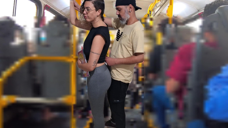 Gabi SweetCouplesStories: Розпусна студентка отримує камшот в автобусі